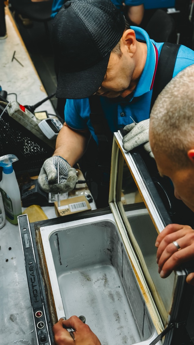 Refrigerator service and repair units