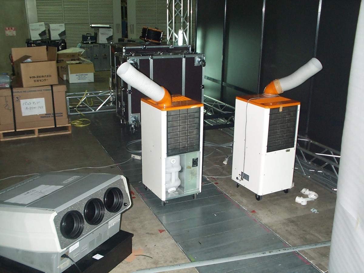 Tower style portable commercial cooling unit